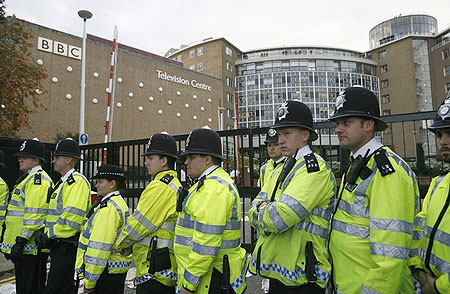 1-	Police officers stand in front of the gates of the BBC Television Centre studios to prevent anti-British National Party (BNP) demonstrators gaining entry, in west London October 22, 2009. The planned appearance by the leader of Britain's right-wing BNP on a flagship BBC political programme on Thursday would expose the party as "racist and unacceptable", Prime Minister Gordon Brown said